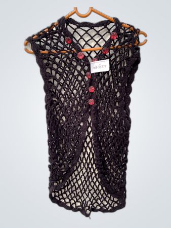 Top all'uncinetto con bottoni rossi
