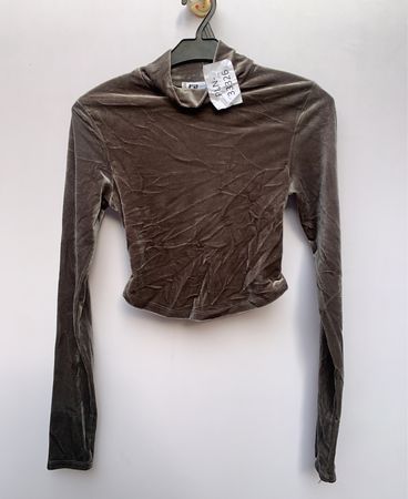 FB SISTER Cropped Mock Neck Velvet Top