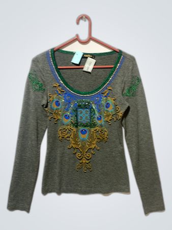 Gizia Long Sleeve Embroidered Top