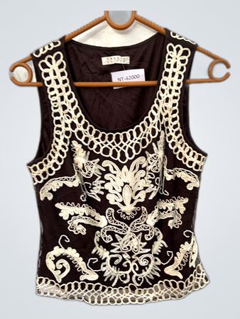 Precise Petite Embroidered Lace Sleeveless Blouse
