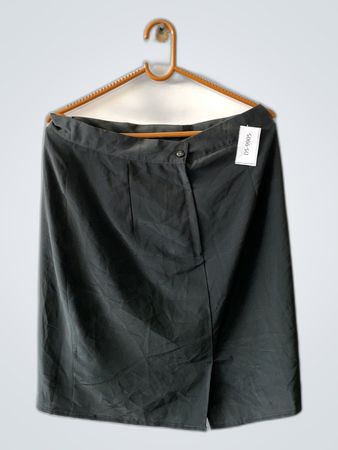 Falda midi envolvente sin marca