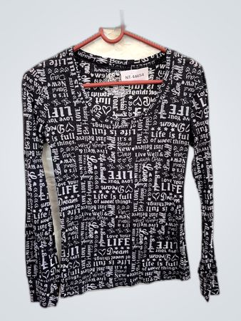 Long-sleeved top with inspirational words