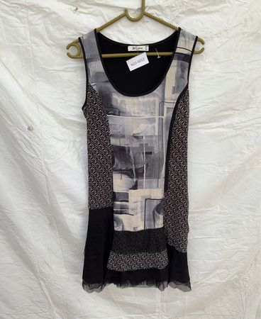 WLlove Paris Printed Sleeveless Blouse