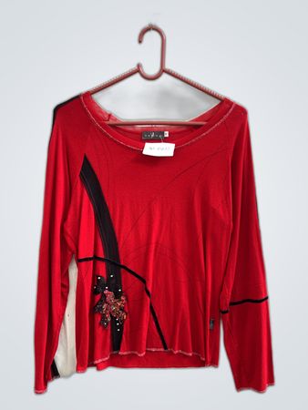 VANGO Red Long-Sleeve Top
