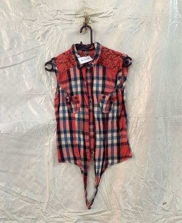 Spot Sleeveless Plaid Blouse