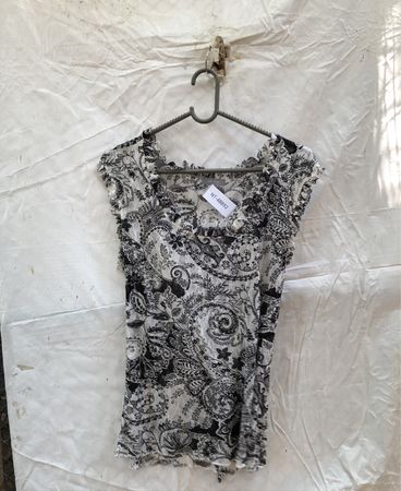 Per Una Sleeveless Paisley Blouse