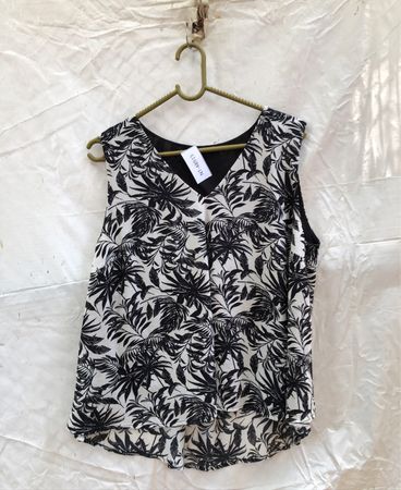 Unbranded Black and White Leaf Print Sleeveless Blouse