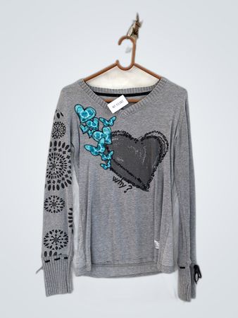 Unbranded Gray V-Neck Sweater with Teal Butterfly Heart Graphic