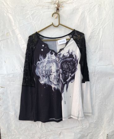 Unbranded Graphic Long-Sleeve Top