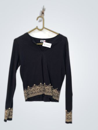 Tac-o Black Long-Sleeve V-Neck Embroidered Top