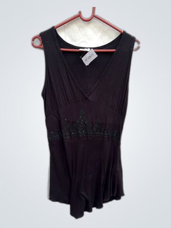 Kombi World Black Sleeveless V-Neck Top