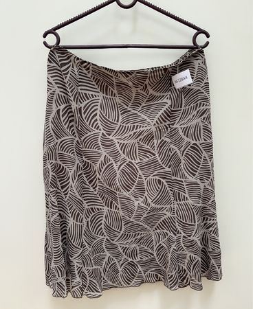 scottage Gray and White Leaf-Patterned Skirt