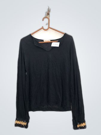 Tricos Black Long-Sleeve Top