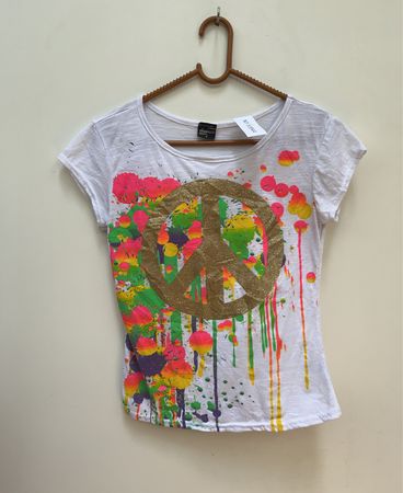 uMadonna Graphic Peace Sign T-Shirt