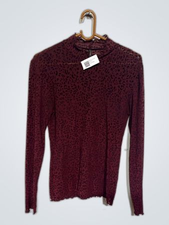 Long-Sleeve Maroon Blouse with Leopard Print