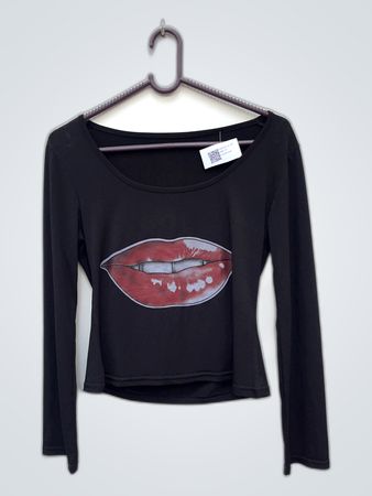 Black Long Sleeve Top with Red Lips Graphic