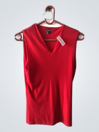 Phard Basic Jeans Red V-Neck Tank Top