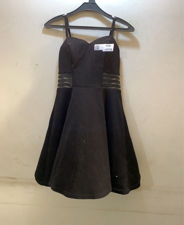 Schwarzes Kleid