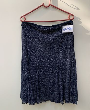 Blauer gepunkteter Rock