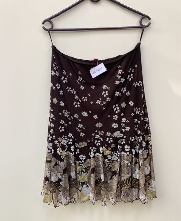Braunes Blumenkleid