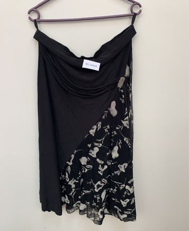 Schwarzes Blumenkleid