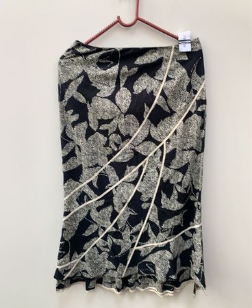 Makalu Fashion House Skirt