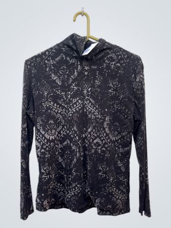 Blouse with Gray Pattern