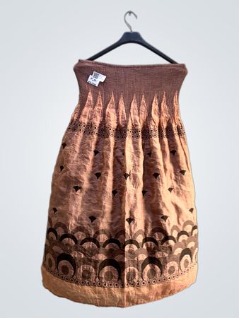 Braunes gesticktes Kleid