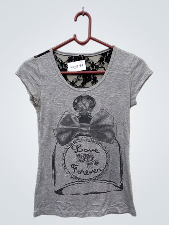 Lily Bleu Graues T-Shirt mit Spitzenrücken