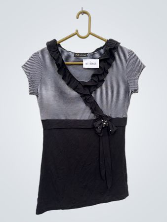 Schwarz-weißer gestreifter Oberteil mit Rüschendetails