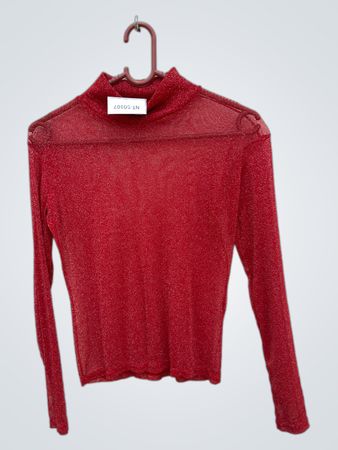 Rotes Langarmoberteil
