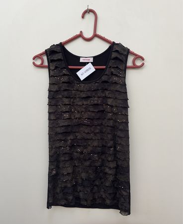 Orsay Schwarzes Rüschensequin-Top
