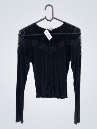 Nina Langarm-Spitzenbesatz-Top