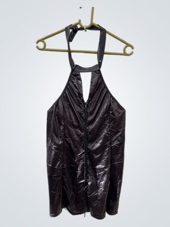 Schürze aus schwarzem Plastik