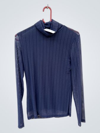 Blauer gerippter Rollkragenpullover