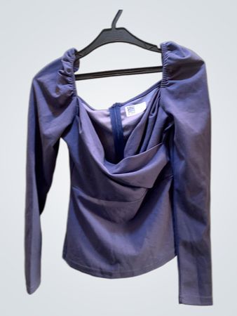 Blaues Langarmshirt