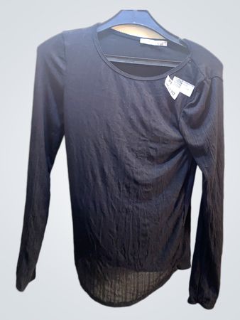Langes schwarzes Oberteil