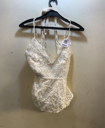 Weißer Spitzen-Bodysuit