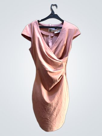 Gestylt in Italien Pink Rüsch Bodycon Kleid