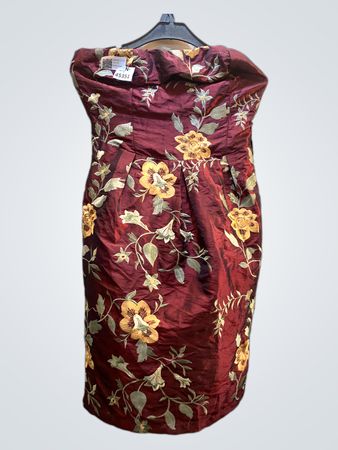 Maroon Blumen Kleid