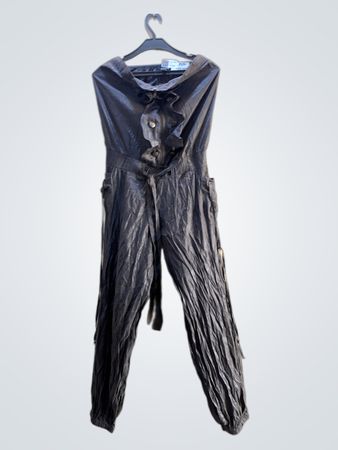 Schwarzer Jumpsuit