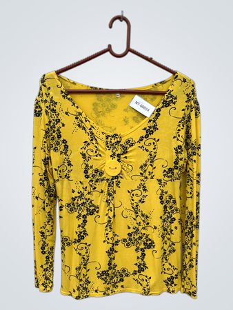 Gelbes Blumen-Longsleeve-Oberteil