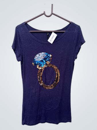 Blaues T-Shirt mit Paillettenring