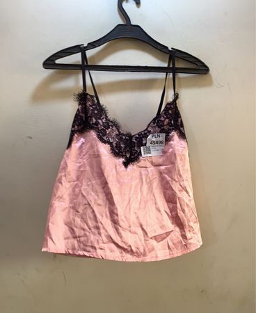 Rosa Satin-Cami-Top mit schwarzem Spitzenbesatz
