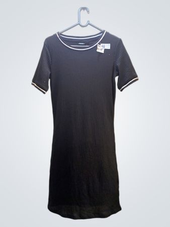 Schwarzes geripptes T-Shirt