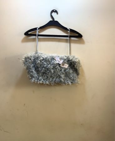 Grauer fuzzy Top