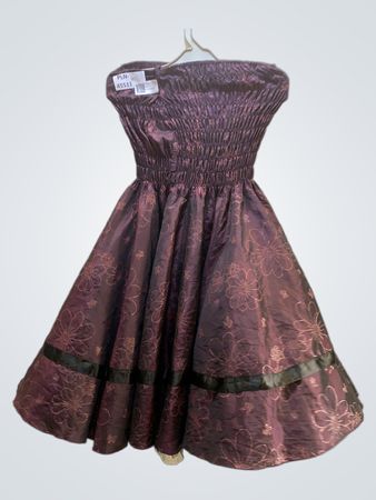 Lila Blumenkleid