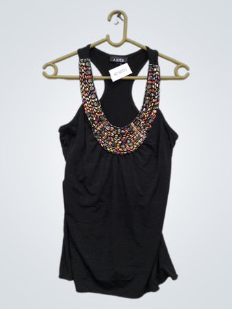 Schwarzes Tanktop mit besetzten Trägern