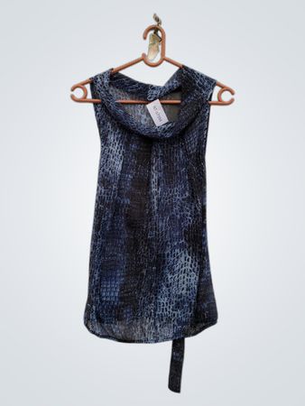 Blaues Schlangenhautkleid