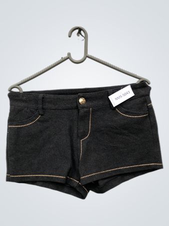 Schwarze Denim-Shorts mit beigem Nähen